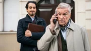 Werner (Jochen Busse, re.) begibt sich mit Makler Katowitz (Rinaldo Steller, li.) auf Wohnungssuche.
