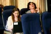 Sue (Eden Sher, l.) Axl (Charlie McDermott, r.)