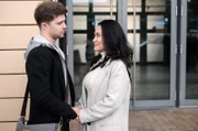 Kris Haas' (Jascha Rust) ehemaliger Lehrer ist in der Sachsenklinik und hat Kris erzählt, dass Kris' Vater immer wieder verhindert hat, dass er von der Schule fliegt. Dr. Lilly Phan (Mai Duong Kieu) ahnt, dass Kris' Streiche scheinbar doch nicht so harmlos waren, wie er es beschreibt.