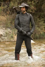 Hector Escaton (Rodrigo Santoro)