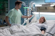 Jessy Rehm (Katrin Hansmeier) ist Pilotin eines Rettungshubschraubers. Sie hatte einen Autounfall und Kris Haas (Jascha Rust) war der erste am Unfallort.