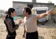 Rani Vega (Jasmin Tabatabai) streitet sich mit ihrem Bruder Bogdan Rocich (Adnan Maral).