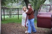 Jude Martin (Jessica Lange, l.) wird von Kit (Evan Peters, r.) aus der Anstalt befreit ...