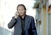 Commissario Brunetti (Uwe Kockisch) erhält eine wichtige Information.