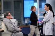 l-r: Dr. Daniel Charles (Oliver Platt), Dr. Nellie Cuevas (Lilah Richcreek Estrada)