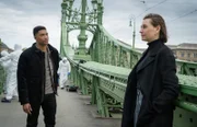 (L-R) Carter Redwood als Special Agent Andre Raines und Christiane Paul als Europol Agent Katrin Jaeger