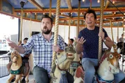 Dave Leigh (Kristian Bruun, l.) und Harley Carter (Jerry O'Connell)