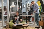 Chale Witt (Ryan Cartwright, l.), Parker (Christopher J. Hanke)