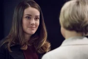 Elizabeth Keen (Megan Boone, l.), Dr. Sharon Fulton (Martha Plimpton)