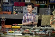 Während andere Kinder den Sommer draußen verbringen und Abenteuer erleben wollen, hat Sheldon (Iain Armitage) ganz andere Vorstellungen von einer schönen Freizeitbeschäftigung ...