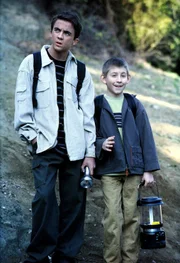 Frankie Muniz (Malcolm), Erik Per Sullivan (Dewey).