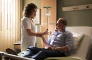 Carsten Wiebold (André Röhner) ist der Verwaltungdirektor einer großen Dresdener Klinik und Sarah Marquardt hat das Klinikpersonal um besonders zuvorkommende Behandlung gebeten. Doch Wiebold scheint genau das bei Schwester Jasmin Hatem (Leslie-Vanessa Lill) falsch zu verstehen und wird übergriffig.