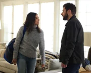 Darcy Cooper (Floriana Lima, l.); Gary Mendez (James Roday Rodriguez, r.)