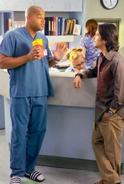 Turk (Donald Faison, l.), Mark (Freddy Rodriguez)