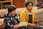 Was ist nur mit Rajesh (Kunal Nayyar, r.) und Howard (Simon Helberg, l.) los?