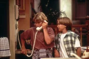 L-R: Brad Taylor (Zachery Ty Bryan) and Randy Taylor (Jonathan Taylor Thomas)