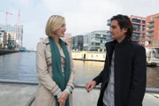 Sven (Patrick Rapold) findet Gefallen an seiner neuen Mitarbeiterin, doch Christine (Julia Stinshoff) ist sich nicht sicher.
