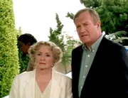 Der Multimillionär Matt Kinkaid (Ken Howard) und seine Mutter Rebbeca (Nina Foch) machen sich große Sorgen. Sein Sohn Danny ist von einem Strandbesuch nicht zurückgekehrt.