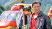 Thomas Wächter (Manfred Stücklschwaiger) wartet auf den nächsten Einsatz.