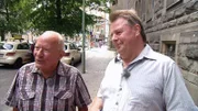Der pensionierte Malermeister Horst (li.) hat ungesehen ein ehemaliges Restaurant ersteigert, dass er mit Hilfe seines Kumpels Uwe als Pizzeria neu eröffnen will.