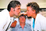 Patient Krause (Jochen Busse) wird unfreiwillig Zeuge, als sich Nikola (Mariele Millowitsch) und Dr. Schmidt (Walter Sittler) mal wieder so richtig die Meinung sagen.