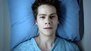 Stiles (Dylan O'Brien) wird ins Krankenhaus gebracht. Dort sollen noch einige Test mit ihm gemacht werden, um seine Symptome zu klären. Dann kommt es im Krankenhaus zu einem Stromausfall und der Nogitsuné übernimmt erneut die Kontrolle über Stiles...