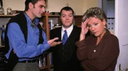 Unerwarteter Weise kommt Dr. Schmidt (Walter Sitter, l.) während Nikolas (Mariele Millowitsch) Schwindel mit Tim (Oliver Reinhard) alias Stefan vorbei.