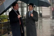 Peter (Tim DeKay, li.) und Neal (Matt Bomer) bekommen die Chance den kriminellen FBI-Agenten Fowler, der ihnen das Leben schwer macht, loszuwerden, als sie eine Verbindung zwischen Fowler und einer korrupten Bundesrichterin entdecken.