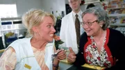 Wieder hat Rita (Gaby Köster, li.) Schumann (Lutz Herkenrath, Mi.) die Meinung gegeigt. Frau Jansen (Dorothea Walda, re.) findet das super.