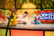 Obst: Woozle und Simón wollen einen Obstsalat zum Abendessen machen. Die Maya: Heute geht es um das Volk der Maya! Woozle hat für Maria ein Original Maya Rezept für Trinkschokolade besorgt.