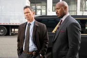 Jeffrey Donovan als Det. Frank Cosgrove, Mehcad Brooks als Det. Jalen Shaw