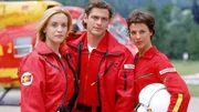 V.l.:  Dr. Karin Thaler (Roswitha Meyer), Sanitäter Enrico Contini (Tom Mikulla) und Pilotin Biggi Schwerin (Sabine Petzl)