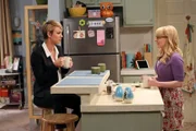 Frauengespräche: Penny und Bernadette.