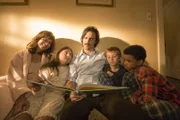 Eine glückliche Familie? (v.l.n.r.) Rebecca (Mandy Moore), Kate (Mackenzie Hancsicsak), Jack (Milo Ventimiglia), Kevin (Parker Bates) und Randall (Lonnie Chavis) ...