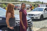Cat Chambers (Poppy Montgomery, l.); Ana DuMont (Melissa Bonne, r.)
