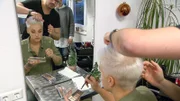 Kandidatin Vivien beim Friseur