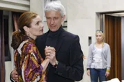 Es fällt Robert (Mathieu Carrière, vorne r.) und Natascha (Franziska Matthus, l.) nicht leicht, sich wieder anzunähern.