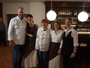 Das Traditionsrestaurant "Hirsch" in Oederan kämpft gegen die Pleite. Frank Rosin ist die letzte Rettung von Chefin Nicole Bibrach und ihrem Team ...