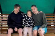 Die Geschwister Samuel (re.), Ester (Mi.) und Ben (li.) teilen sich ein Zimmer: Das führt oft zu Konflikten.