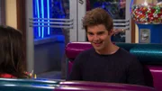 Max Thunderman (Jack Griffo)