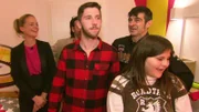 Die Familie mit Eva und Kasmalla im neuen Kinderzimmer