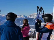 Tolle Aussicht, gute Laune - so muss es sein im Skiurlaub.