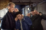 v.li.: Harry (Norbert Heisterkamp), Murat (Fatih Cevikkollu) und Viktor (Waldemar Kobus) warten auf den Schuss, der Atzes tierischen Rivalen aus dem Weg räumt...