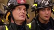 Bobby Nash (Peter Krause, l.); Eddie Diaz (Ryan Guzman, r.)