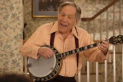 Albert 'Pops' Solomon (George Segal)