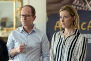 Die Leihmutter vom Ehepaar Paul (Ian Hughes) und Sarah Clarke (Shauna McDonald) ist - hochschwanger - entführt worden.