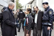 Harald Krassnitzer, Abdul Kadir Tuncel, Gerhard Rühmkorf, Thomas Stipsits. - Der verdächtige Radfahrer ist ein 12jähriger Junge und heißt Ivo (Abdul Kadir Tuncel). Er gibt zu, die ehemalige Prostituierte mit Benzin übergossen zu haben.