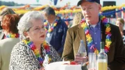 Die Eheleute Strauss sind voneinander genervt: Uschi (Barbara Freier) steht nicht auf Parties und Lorenz Strauss (Rainer Goernemann) findet nicht gut, dass Uschi Britta gleich erzählt hat, dass sie ein Ex-Knacki ist.