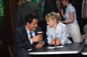 Jason (Josh Hopkins, l.) und Det. Lilly Rush (Kathryn Morris, r.) unterhalten sich über einen mysteriösen Mordfall aus dem Jahre 1985 ...