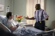 Jake Peralta (Andy Samberg, l.); Terry Jeffords (Terry Crews, r.)